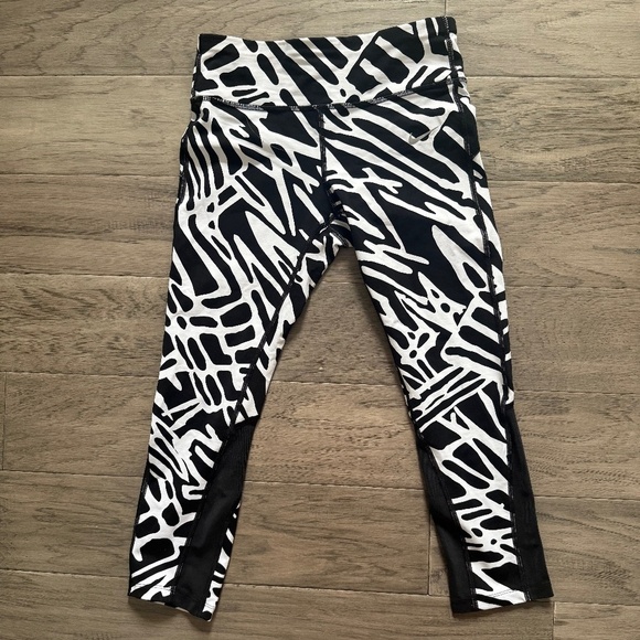 Nike Dry Fit Leggings | Black & White Stripe Pattern | Size Small - Picture 2 of 4